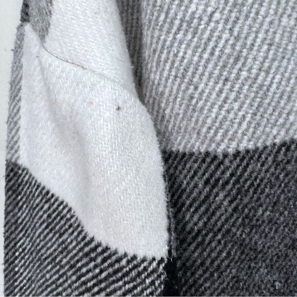 Black & White Buffalo Plaid Shacket Size S - Picture 11 of 16